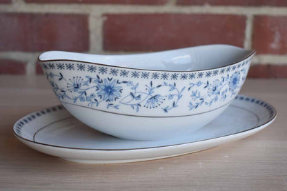Mikasa (Japan) Fuji Fine China Gravy Boat with Attached Underplate