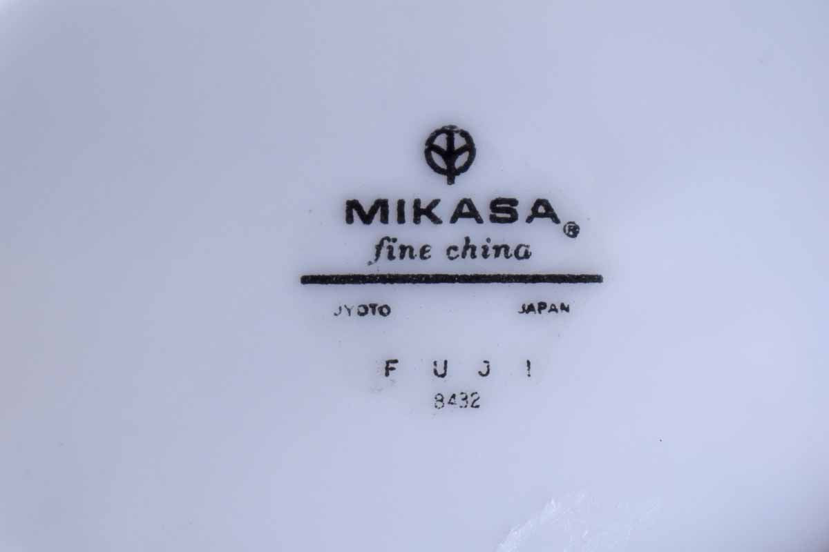 Mikasa (Japan) Fuji Fine China Gravy Boat with Attached Underplate