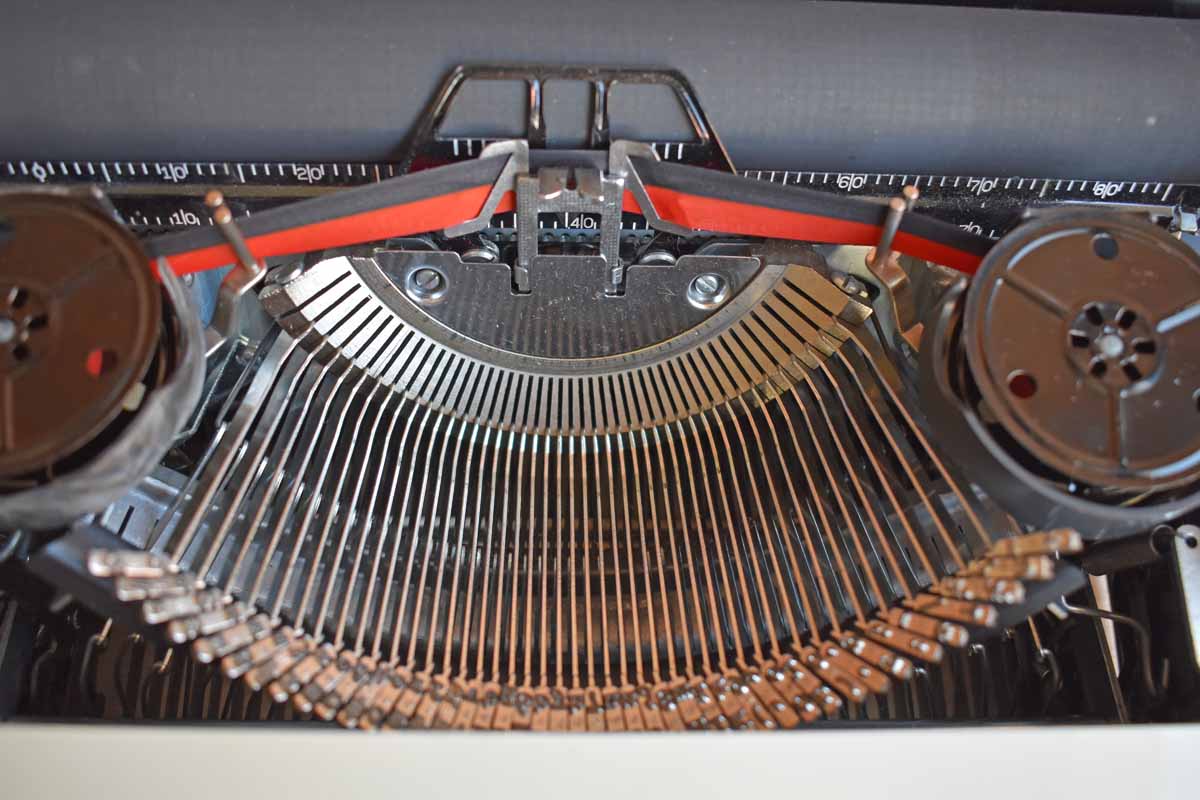Blue Royal 890 Manual Typewriter with Hardcase (Pickup Only)