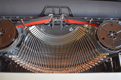 Blue Royal 890 Manual Typewriter with Hardcase (Pickup Only)