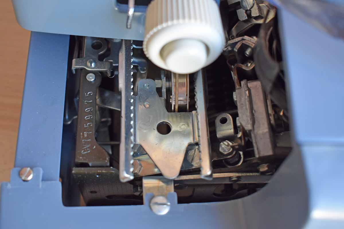 Blue Royal 890 Manual Typewriter with Hardcase (Pickup Only)