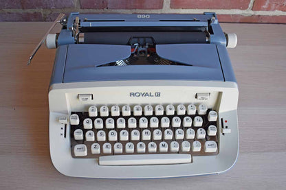 Blue Royal 890 Manual Typewriter with Hardcase (Pickup Only)