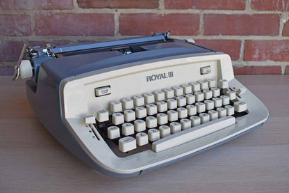 Blue Royal 890 Manual Typewriter with Hardcase (Pickup Only)
